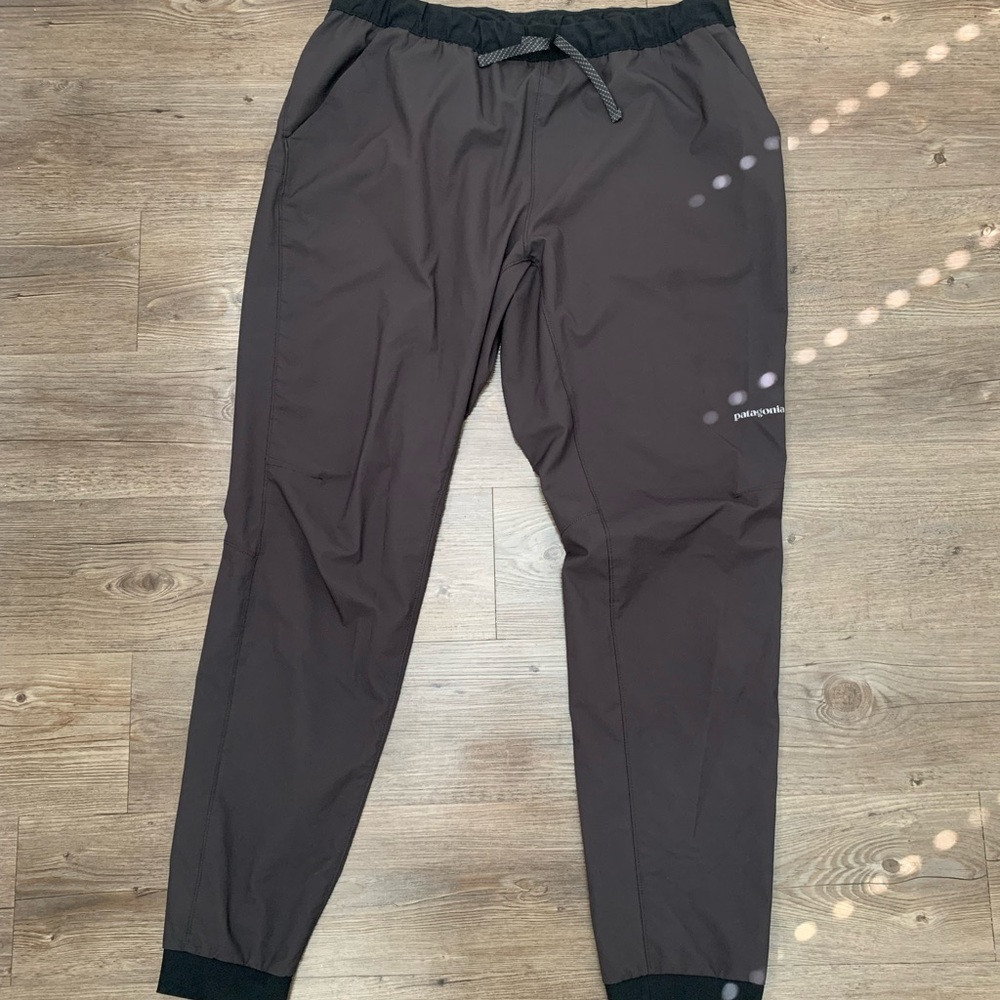 Patagonia Camp Pants Made of Recycled Plastic Bottles Size L